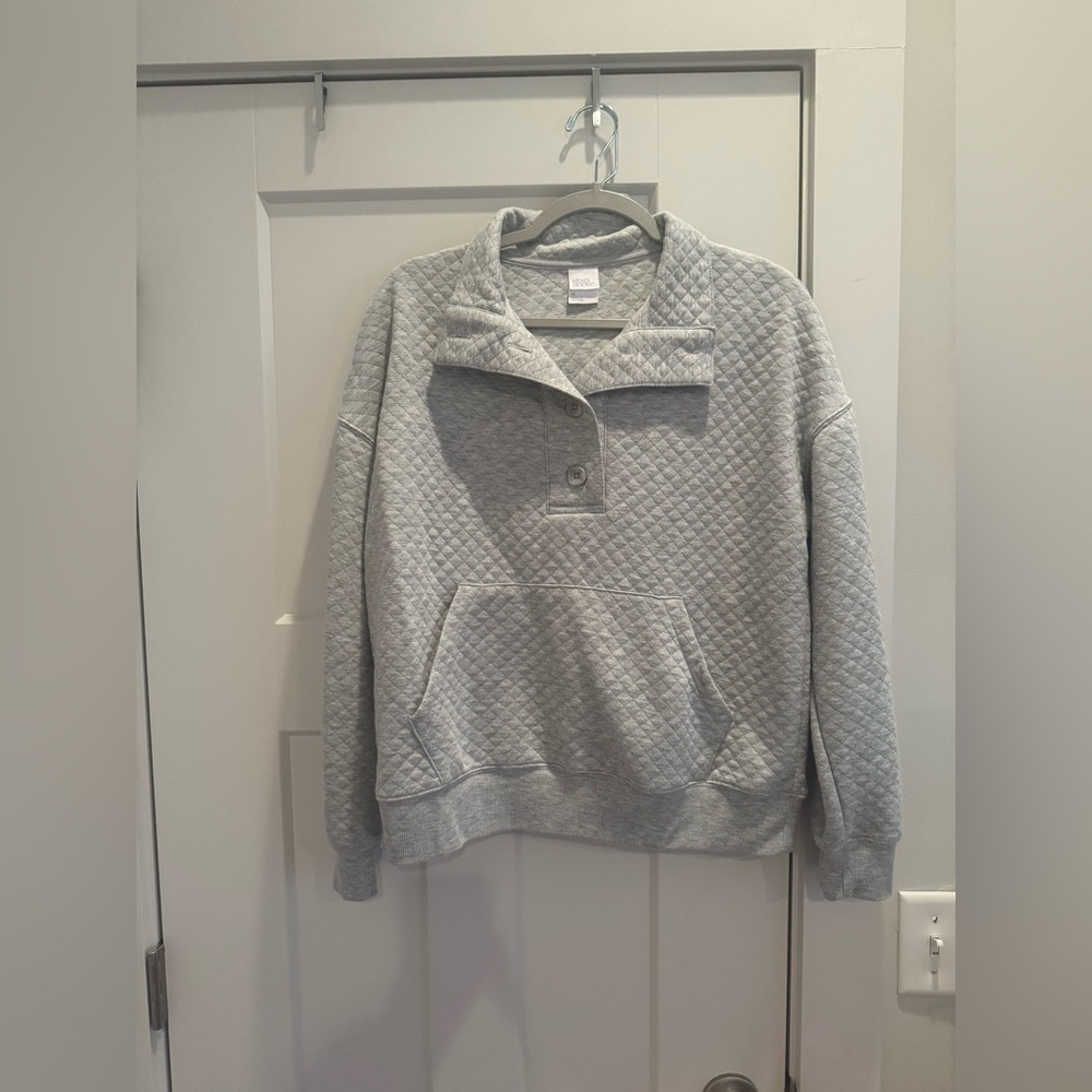 Stars Above Light Gray Quilted Women's Sweater & Shorts Set - NWOTs